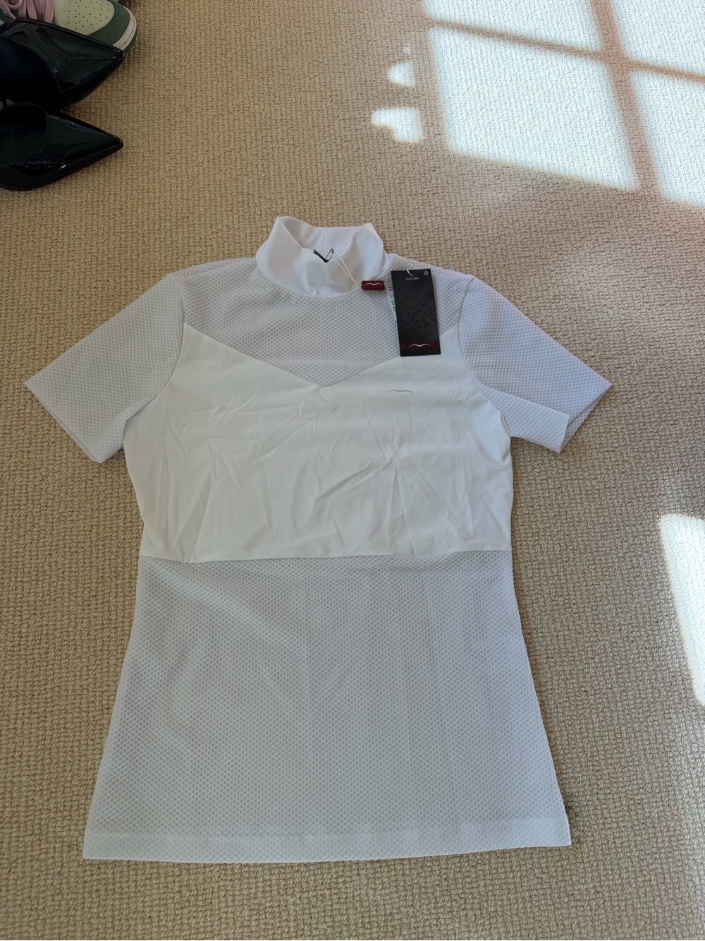 Animo Women's White Mesh Short-Sleeve Performance Show Shirt